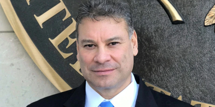 RRETH NJË ORË NË KRYEMINISTRI/ Përfundon takimi i Gabriel Escobar me Edi Ramën