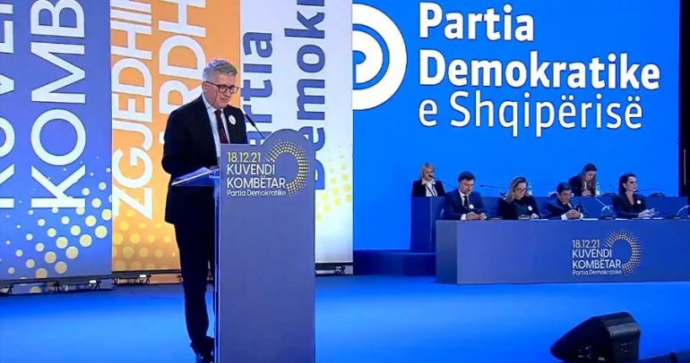 “PD SOT KA NEVOJË TË BËJ AKTIN E MADH HISTORIK”/ Gjekmarkaj: Berishizmi sot është enverizmi i demokracisë