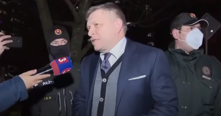 VIDEOLAJM/ Arrestohet LIVE ish-kryeministri sllovak, momenti kur i vihen prangat teksa jepte…