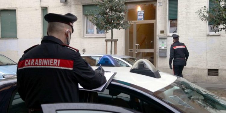 ZBULIMI DRASTIK/ Qëndroi 10 ditë me trupin e nënës së vdekur në banesë, i jep fund jetës edhe vajza