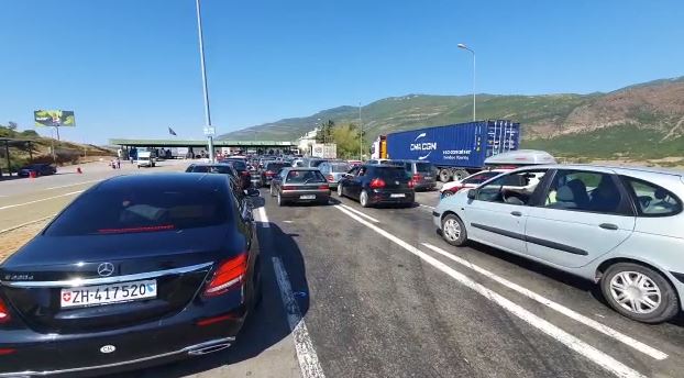 HYJNË NË FUQI MASAT E REJA/ Kushtet për shqiptarët që duan të udhëtojnë drejt Greqisë