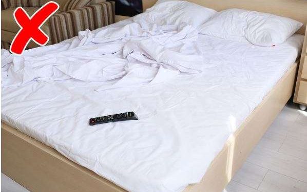 ZBARDHET DËSHMIA/ Flet i plagosuri në dhomën e hotelit ku ishin tre të rinj dhe një transgjinore