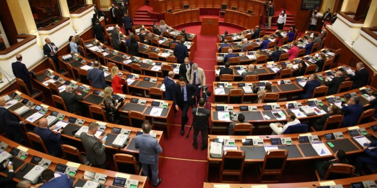 KUVENDI RRËZON METËN DHE NIS PUNIMET/ Ja 9 vendimet e fundit që pritet të miratohen sot