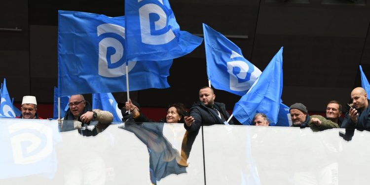 ZBARDHEN DETAJE/ Referendumi i thirrur nga Berisha do të zhvillohet në ambiente shtetërore ose private