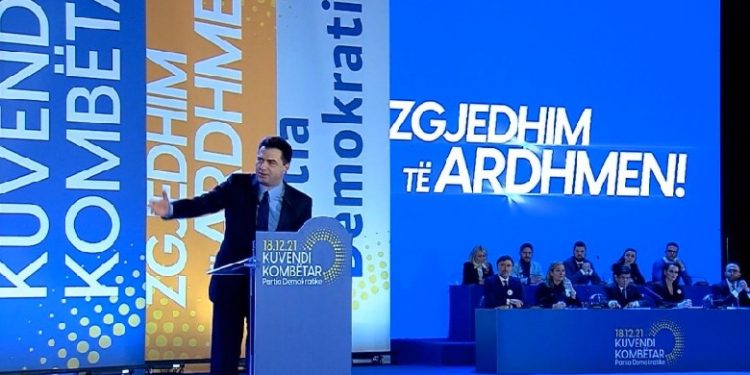 KUVENDI I PD/ Flet Lulzim Basha: Njerëz që na turpërojnë s’e kanë vendin mes nesh