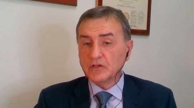 “ËSHTË KOHA TË SHKATËRROJMË VIRUSIN”/ Apeli i epidemiologut shqiptar për vaksinim masiv: Brenda 6 javësh…