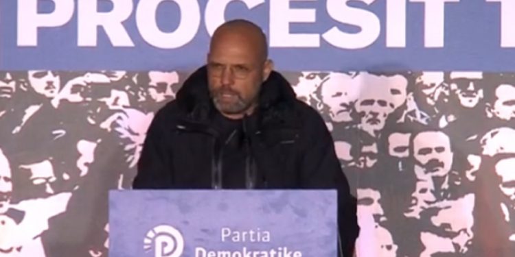 “DEMOKRATË A JENI GJALLË?” Ylli Manjani I BASHKOHET Berishës: Ai s’është më doktori i zemrës, por i shpirtit tonë