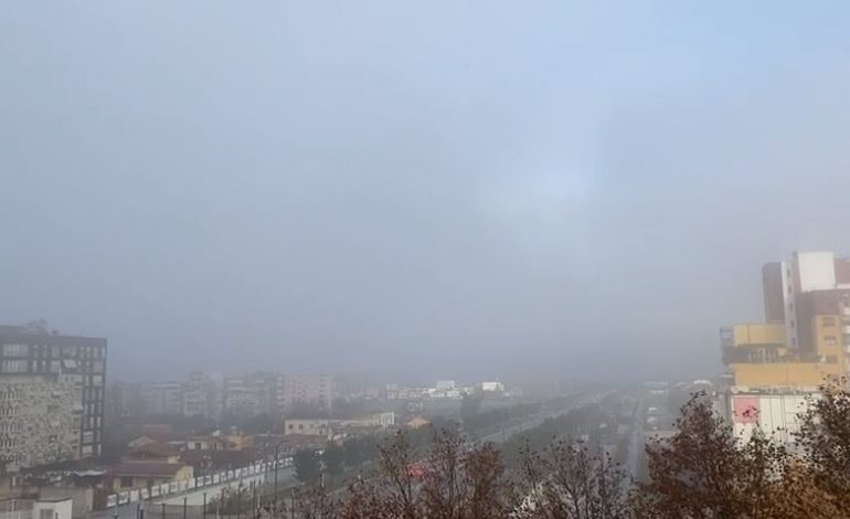 PAMJET/ Tirana zgjohet nën “pushtetin” e mjegullës