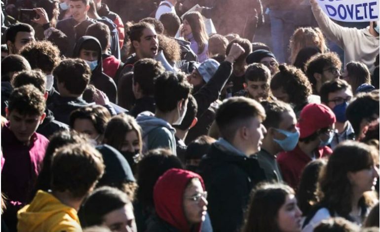 PANDEMIA E MENDJES/ Pse gjithnjë e më shumë njerëz po vuajnë nga depresioni