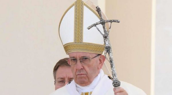 Papa Françesku: Emigrantët janë viktimë e dhunës dhe arrogancës së njerëzve të pushtetshëm