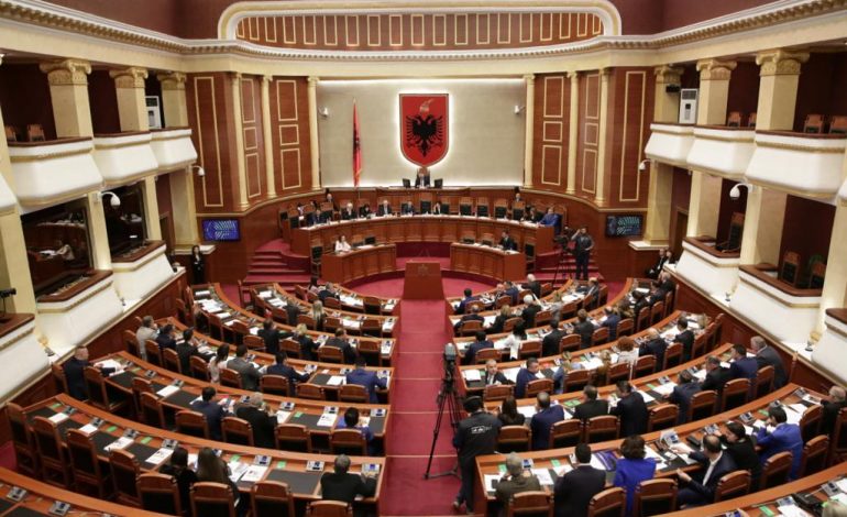 KUVENDI NË SEANCË PLENARE/ Vangjel Dule interpelancë me Ramën, miratohet dhe marrëveshja për ekstradimet…