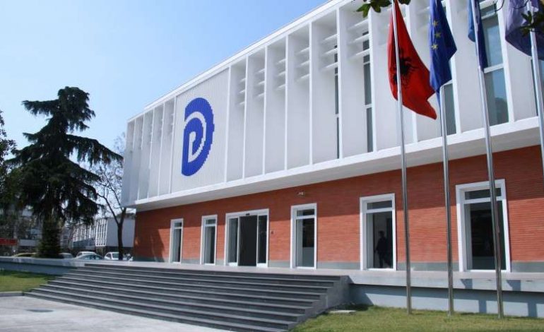 “BASHA-VELIAJ-BALLA TAKIM”/ Reagon PD: Shpifje! Kryedemokrati ishte për ngushëllim në familjen Hysenbelliu