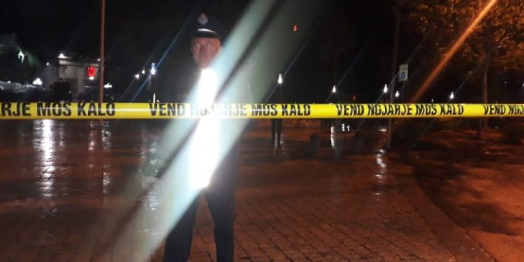 TË SHTËNA ME ARMË NË TROPOJË/ Qëllohet djali i fisit “Haklaj”, në kërkim autori. Bllokohet zona