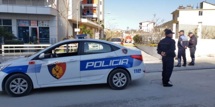 “KA RADHË VËLLA, NUK…”/ Si nisi sherri tek lavazhi? I riu nga benzi nxjerr direkt armën