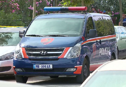 GRABITJA NË MES TË DITËS/ I maskuar dhe me thikë, si autori mori paratë dhe u zhduk. Dyshime se…