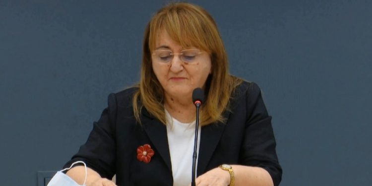 “VAKSINIMI ARMA E VETME PËR TË MPOSHTUR VIRUSIN”/ Rakacolli: Situata e qetë në krahasim me…