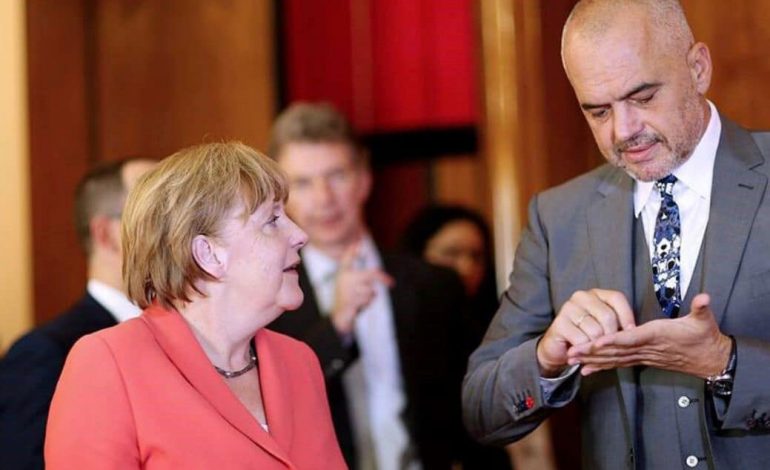 U LARGUA NGA PUSHTETI GJERMAN PAS 16-VITESH/ Rama: Faleminderit Angela dhe paç mbarësi në kapitullin e ri të jetës