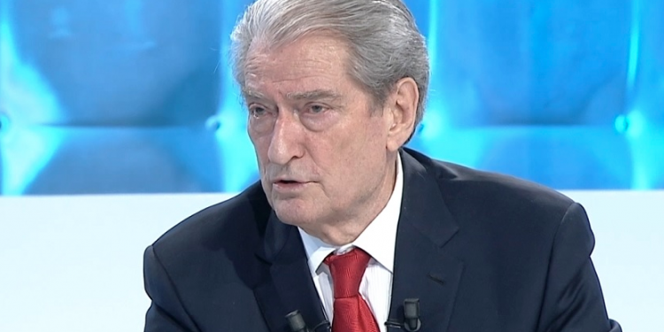 KËRCËNON Berisha: Nëse Basha nuk ikën, në 8 Janar do t’ia marr selinë me 44 mijë demokratë