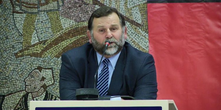 TALLET ME “FOLTOREN”/ Shinasi Rama: Berisha mblodhi në SHBA ca picierë e kamarierë