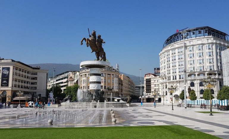 TENSION NË SHKUP: E djathta nacionaliste kërkon heqjen e emrave të rrugëve “Ismail Kadare” e “Ernest Koliqi”, voton dhe një shqiptare