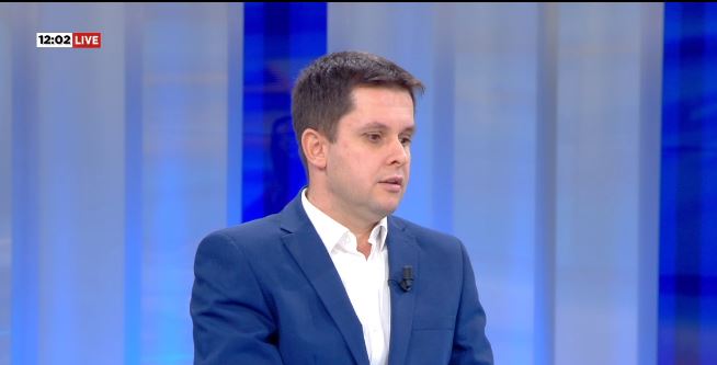 “SHUMICA E TË SHTRUARVE NGA RRETHET”/ Alimehmeti: Omicron “betejë” me Deltan, skenari i keq dhe i mirë