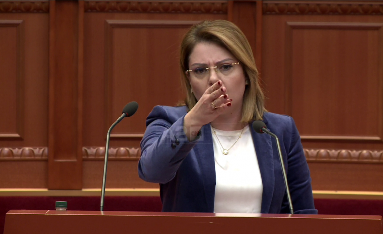 ÇUDIT Oriola Pampuri: Ne vishemi me xhaketa e këpucë të shtrenjta, ndërsa njerëzit nuk kanë bukë të hanë