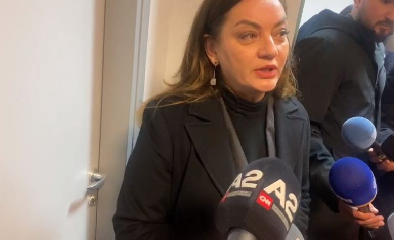 TENSIONET NË SELI/ Albana Vokshi akuzon Lulzim Bashën se i ka shpërthyer zyrën dhe i ka ndryshuar bravën