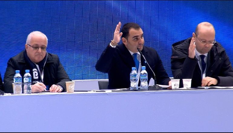 VOTOHET NË KUVENDIN E BERISHËS/ Zhbëhen strukturat drejtuese të PD dhe Kuvendi i Bashës me 18 dhjetor