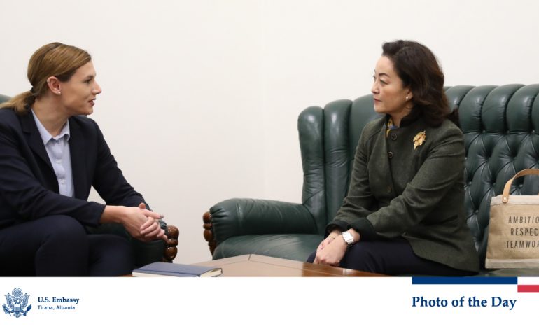 YURI KIM TAKON MINISTREN MUZHAQI/ Ambasada e SHBA: Biseduan mbi planet për nisma e projekte për të rinjtë