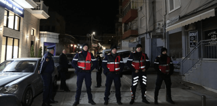 DEL EMRI/ Identifikohet dhe arrestohet personi që vendosi lëndë plasëse pranë banesës së Armand Dukës