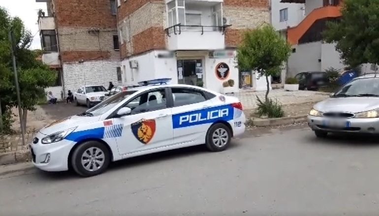 ATENTAT NË TIRANË/ Hidhet në erë me lëndë plasëse një makinë në lëvizje, plagosen shoferi dhe pasagjeri