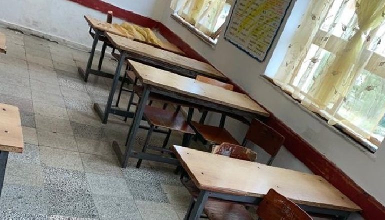 LAJM I MIRË/ Shkollat 3 ditë pushim, qeveria vendos një nga prindërit e punësuar të qëndrojë në shtëpi