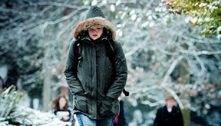 DIELL POR TEMPERATURA TË ULËTA/ Era do jetë prezente gjatë gjithë ditës. Parashikimi i motit