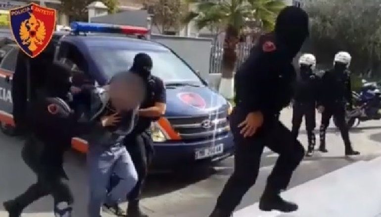 POLICIA AKSION NË VLORË/ Arrestohen 3 persona, 4 të tjerë nën hetim. AKUZAT