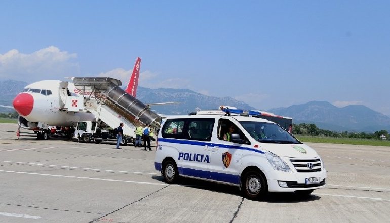 ISHTE I SHPALLUR NË KËRKIM NDËRKOMBËTAR/ Ekstradohet nga Italia 51-vjeçari. I dënuar me 18 vite burg për… (EMRI)