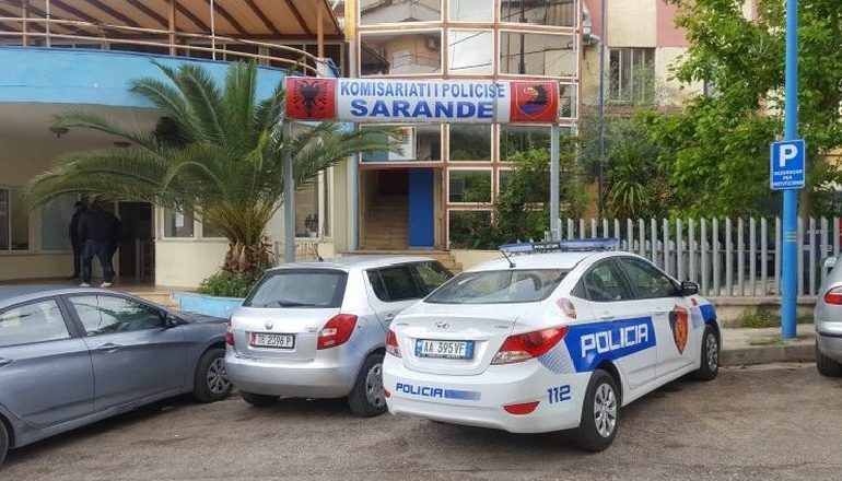 SHERR NË KSAMIL/ 38-vjeçari plagos me thikë të miturin. Policia e arreston në shtëpinë e xhaxhait (DETAJET+EMRI)