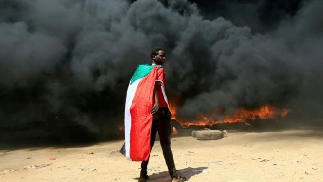 GRUSHT SHTETI NË SUDAN/ Kryeministri jep dorëheqjen pas protestave masive
