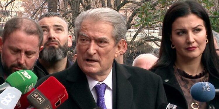 Çdo të ndodhë nesër në selinë e PD, a ka bazë kërcënimi i Berishës për dhunë?!