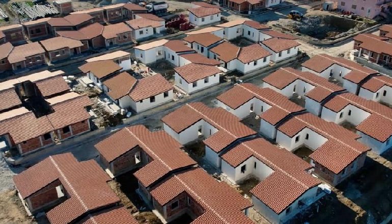 RINDËRTIMI/ Rama: Pas përfundimit të 61 shtëpive të para në Ndroq, hyn në fazën e fundit edhe lagjja e re me 74 banesa