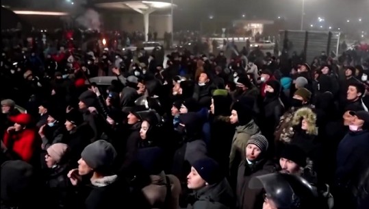 PROTESTAT/ Presidenti kazak: Tentativë për grusht shteti! Putin: Kazakistani u godit nga terrorizmi…