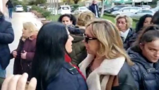 U PËRPLAS ME KOKALARIN/ Demokratja: Mbushe xhepat me dollarët e Foltores, tani ikën si limon i shtrydhur