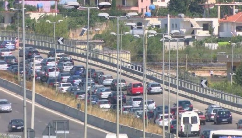 RREGULLAT E REJA/ Nuk mund të blini më asnjë makinë nga jashtë vendit më të vjetër se viti 2007
