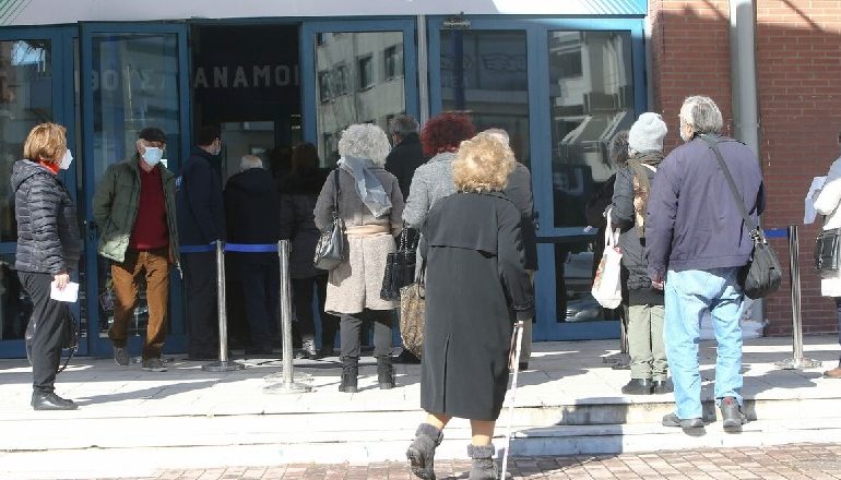 VAKSINIMI ME DETYRIM/ Greqia i lë afat deri nesër personave mbi 60-vjeç, më pas fillojnë gjobat