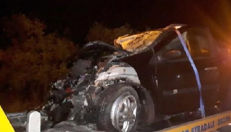AKSIDENT NË SHKODËR/ 15-vjeçari humb kontrollin e makinës dhe përplaset me murin, 2 të plagosur