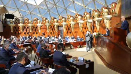 MAQEDONI E VERIUT/ Me 62 vota pro dhe 46 kundër, votohet qeveria e re maqedonase