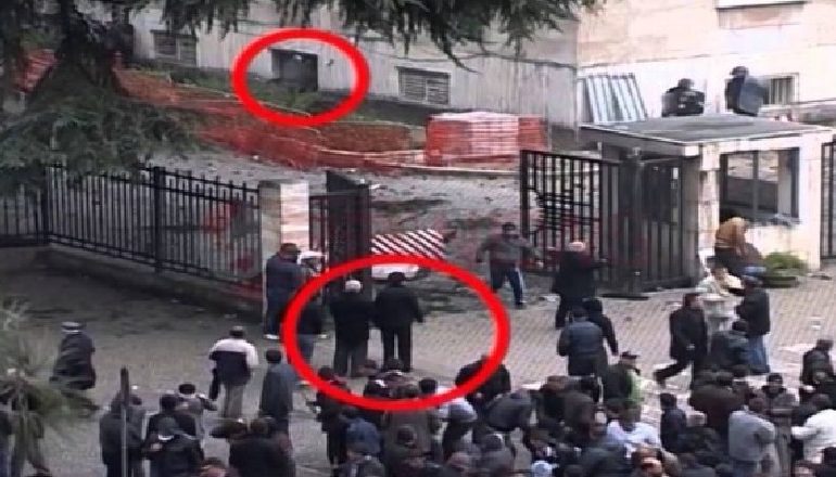 11 VITE NGA PROTESTA E PËRGJAKSHME E 21 JANARIT/ Katër protestues u vranë para kryeministrisë! Familjarët…