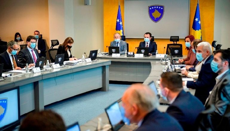 KOSOVA ASHPËRSON MASAT/ Ora policore nis në 22:00, lokalet e hapura deri në 21:00! Nuk lejohen…