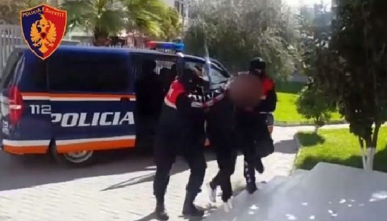 ARRESTOHET 34-VJEÇARI NË BULQIZË/ Përndiqte një 29-vjeçare, në mënyrë të vazhdueshme dhe e kërcënonte me…