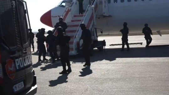 PUBLIKOHEN PAMJET NGA STËRVITJA/ Aksion si në filma, momenti kur RENEA shpëton avionin nga “pengmarrja” në Rinas (VIDEO)