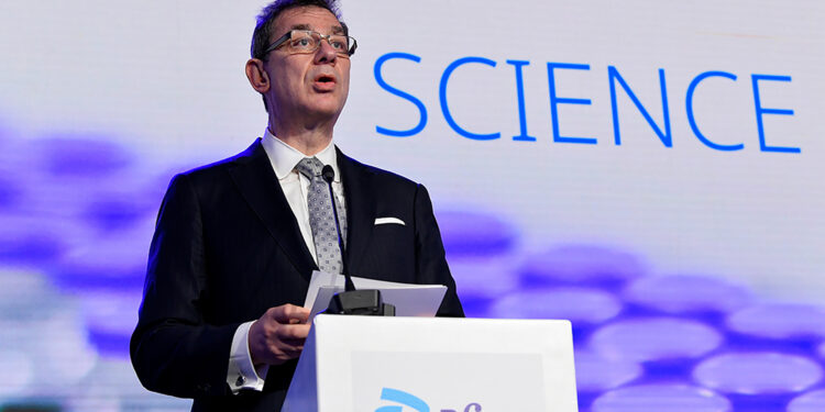 JEP LAJMIN E SHUMËPRITUR/ CEO i Pfizer: Do ti rikhehemi normalitetit në pranverë!